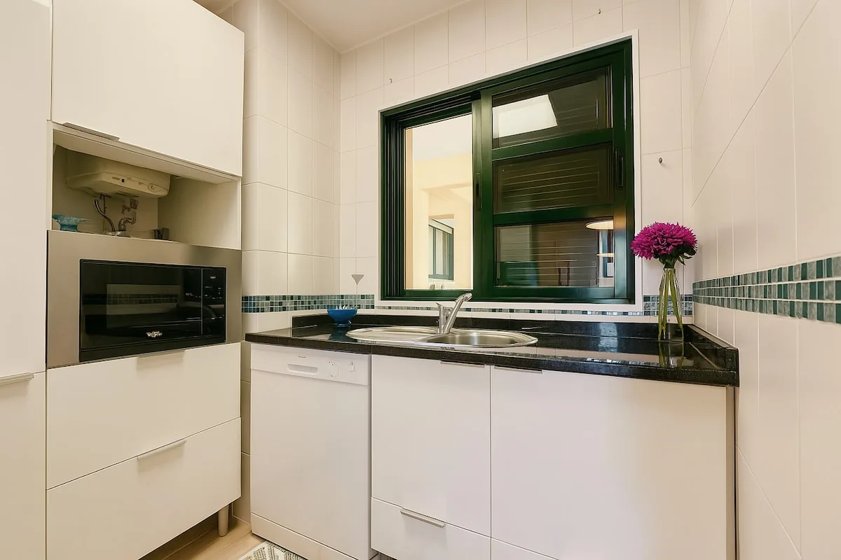 The kitchen, with hob, oven and fridge